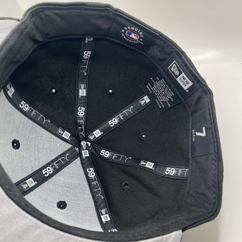 New York Yankees Hat All Black New Era 59fifty Fitted 7 VGC Blackout Large Logo - Picture 10 of 11